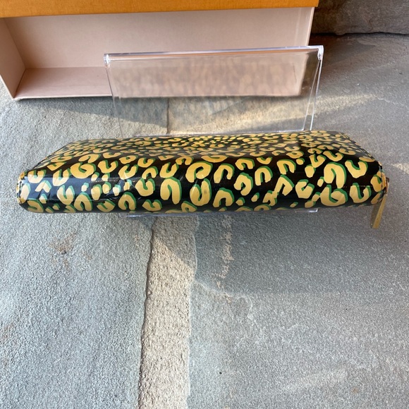 Louis Vuitton Limited Edition Stephen Sprouse Black Vernis Zippy Wallet - Picture 10 of 11